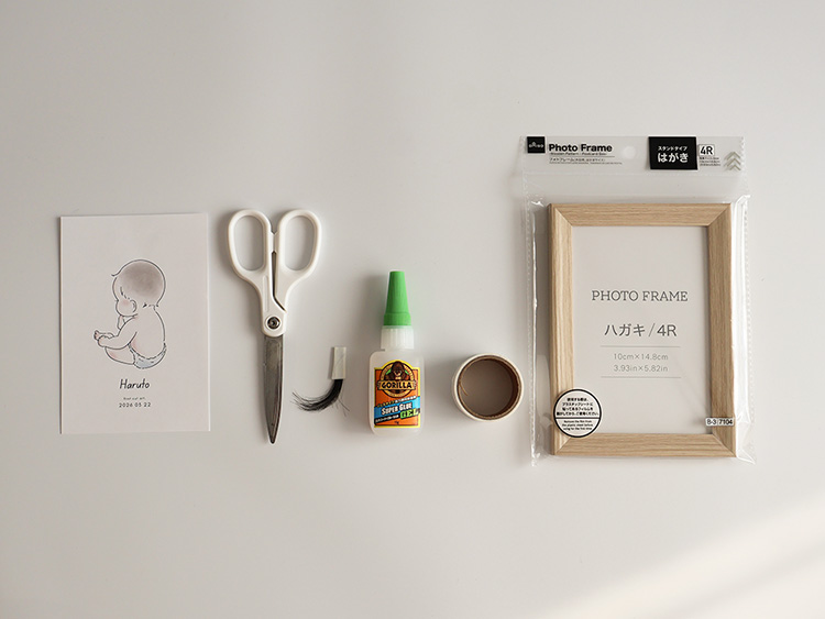 ファーストカットアートに必要な材料(台紙・ハサミ・髪の毛・接着剤・マスキングテープ・フレーム)